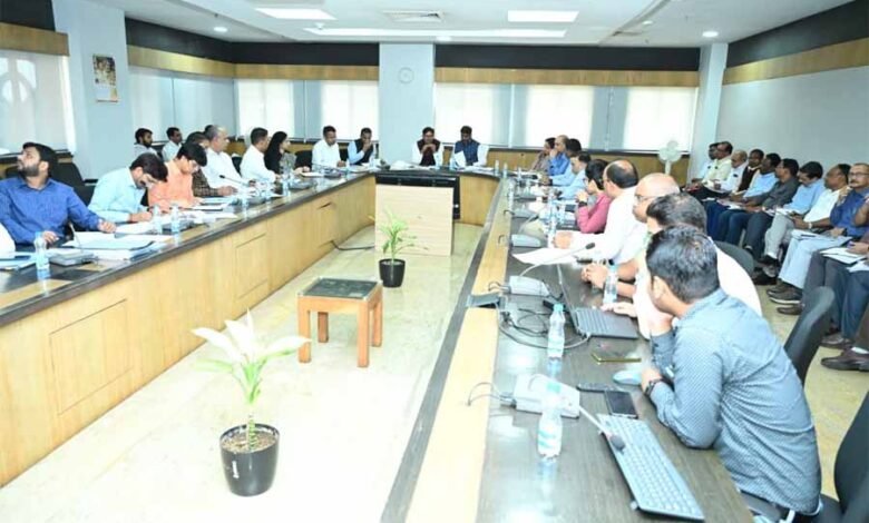वित्त मंत्री ओपी चौधरी के साथ मंत्री केदार कश्यप ने आला-अधिकारी के साथ की बैठक 1 KSHITITECH 2 253 KSHITITECH
