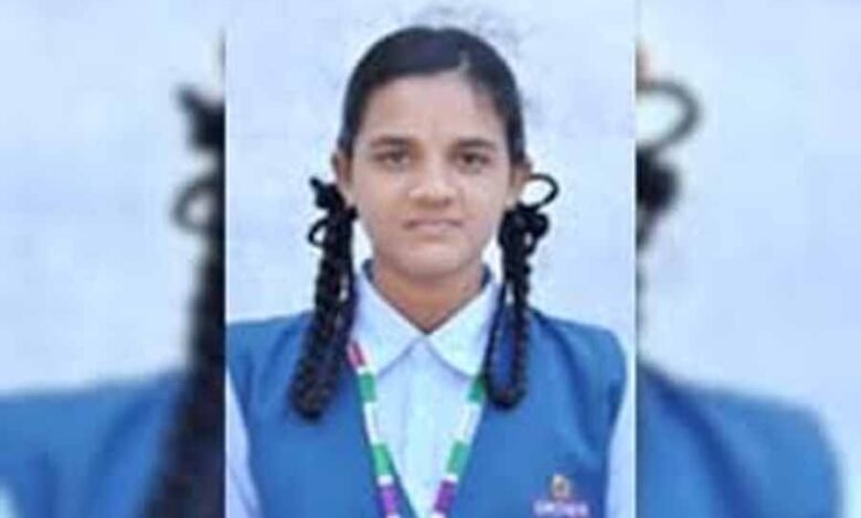 हैदराबाद में स्कूल जाते समय अचानक सड़क पर गिरी 10वीं की छात्रा, हार्ट अटैक हुई मौत 1 KSHITITECH 2 336 KSHITITECH
