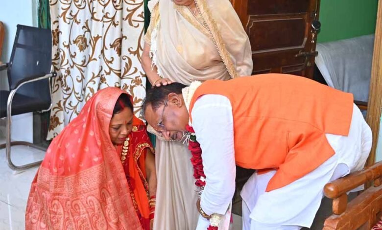 61वें जन्मदिवस पर माँ का आशीर्वाद लेने गृह ग्राम बगिया पहुंचे मुख्यमंत्री साय 1 KSHITITECH 2 363 KSHITITECH