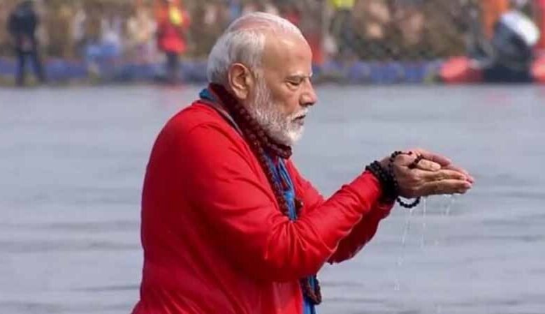 पीएम मोदी ने संगम में लगाई डुबकी, नेत्र कुंभ कार्यक्रम में होंगे शामिल 1 KSHITITECH 2 73 KSHITITECH