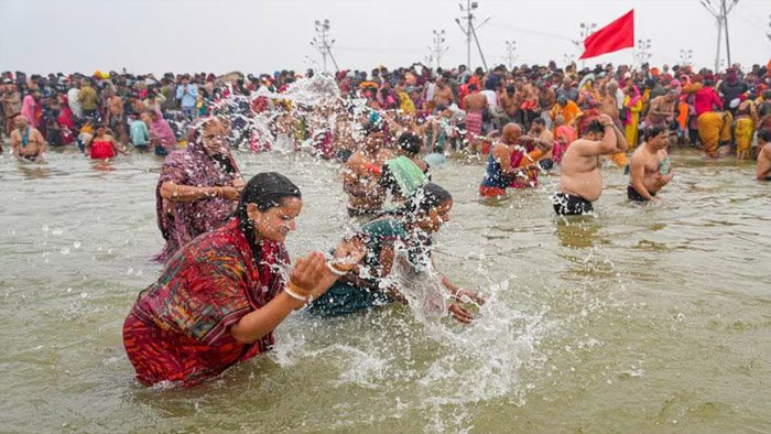 प्रयागराज महाकुंभ दुनिया का पहला आयोजन जहां 65 करोड़ से अधिक सनातनी पहुंचे 1 KSHITITECH 26A 46 KSHITITECH