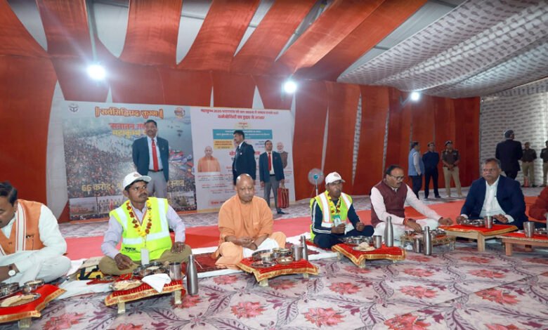 महाकुंभ में शामिल सफाई, स्वास्थ्य कर्मियों को स्वच्छ कुंभ कोष से बीमा, सीएम योगी की घोषणा, मिलेगा 10 हजार रुपये बोनस 1 KSHITITECH 27A 117 KSHITITECH
