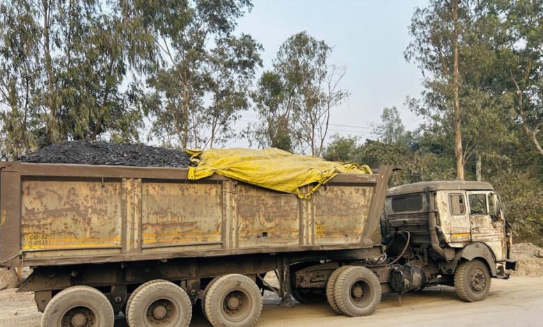 बिना सुरक्षा मानकों के कच्चे माल और अपशिष्ट परिवहन करने पर प्रशासन की सख्ती 1 KSHITITECH 27A 41 1 KSHITITECH