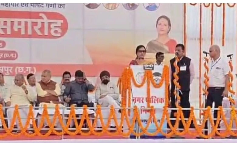 पढ़ नहीं पाई,लड़ खड़ा गईं महापौर.....आखिर कलेक्टर को सिखाना पड़ा,की शपथ कैसे लेते है 1 Console Corptech Pradakshina Consulting Pvt Ltd 28A 114 Console Corptech Pradakshina Consulting Pvt Ltd