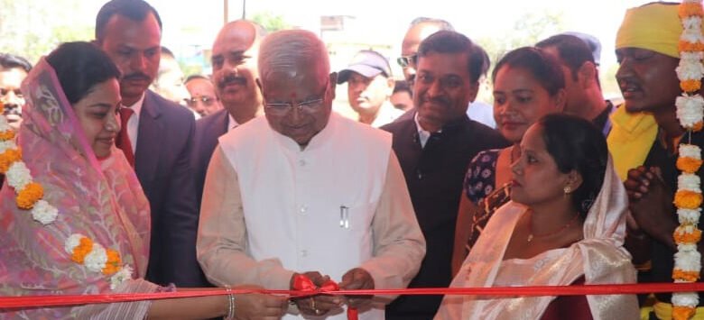 राज्यपाल ने आदिवासी कला संकुल भवन (आर्ट सेंटर) लोढ़ा का किया लोकार्पण तथा फीता काटकर किया शुभारंभ 1 KSHITITECH 28A 2 KSHITITECH