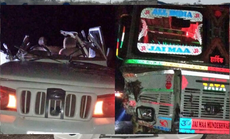 चंदौली में ट्रक की टक्कर से पलटी बोलेरो, भीषण हादसे में बच्ची समेत 4 लोगों की मौत; सात घायल 1 KSHITITECH 28A 47 KSHITITECH