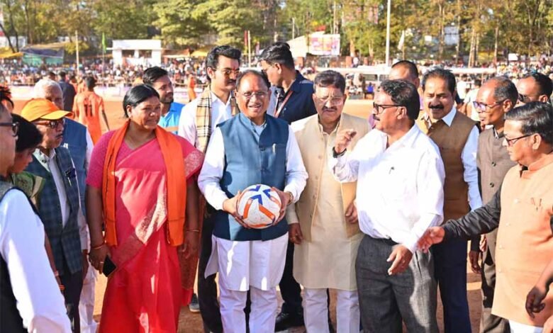 भारतीय गोल्ड कप फुटबाल प्रतियोगिता के समापन कार्यक्रम में शामिल हुए मुख्यमंत्री साय 1 KSHITITECH 3 292 KSHITITECH