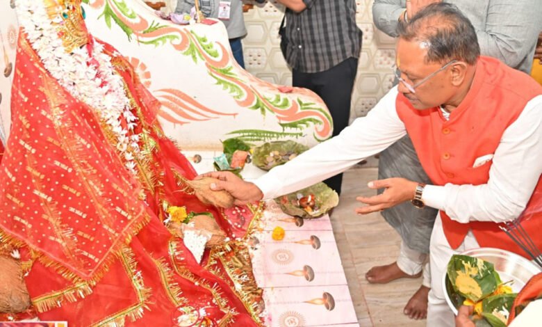मुख्यमंत्री साय ने इस अवसर पर शारदा धाम में आए समस्त श्रद्धालुगण को बसंत पंचमी की शुभकामनाएं दी 1 KSHITITECH 3A 9 KSHITITECH