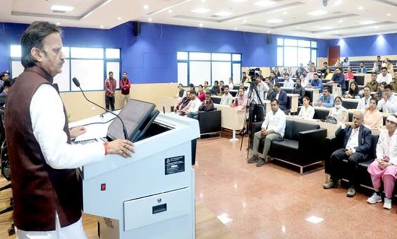 एम्स भोपाल में 2 दिवसीय पेलियेटिव केयर प्रशिक्षण कार्यक्रम में हुए शामिल उप मुख्यमंत्री शुक्ल 1 KSHITITECH 4A 105 KSHITITECH