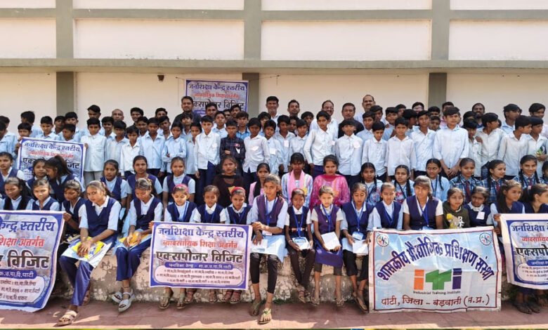 शैक्षणिक भर्मण में बच्चों को आईटीआई कॉलेज, पुलिस थाना व ईंट भट्ठों का कराया भर्मण 1 KSHITITECH 5A 17 KSHITITECH