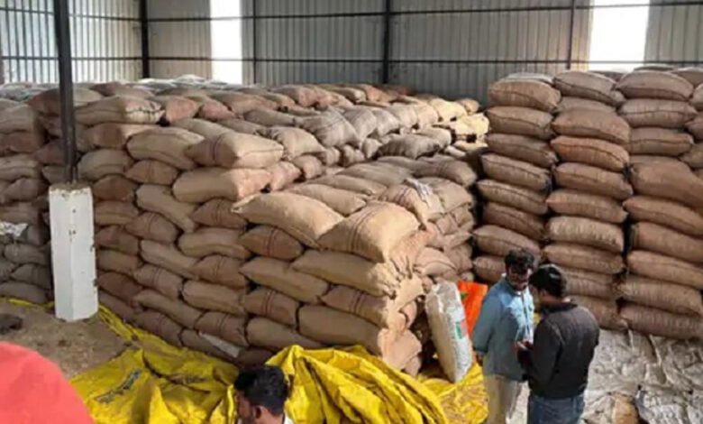 GST टीम की कार्रवाई, गोदाम पर छापा मारकर 12 करोड़ रुपए की सुपारी की जब्त 1 KSHITITECH 5A 49 KSHITITECH