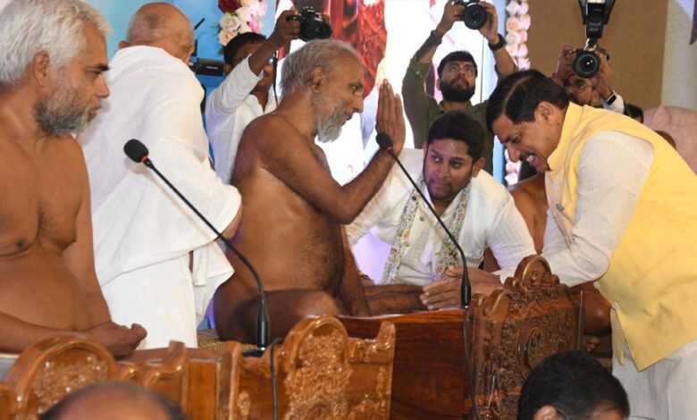 आचार्य विद्यासागर जी अपने जीवन काल में ही देवता के रूप में स्वीकारे जाने लगे थे- मुख्यमंत्री डॉ. यादव 1 KSHITITECH 6A 129 KSHITITECH