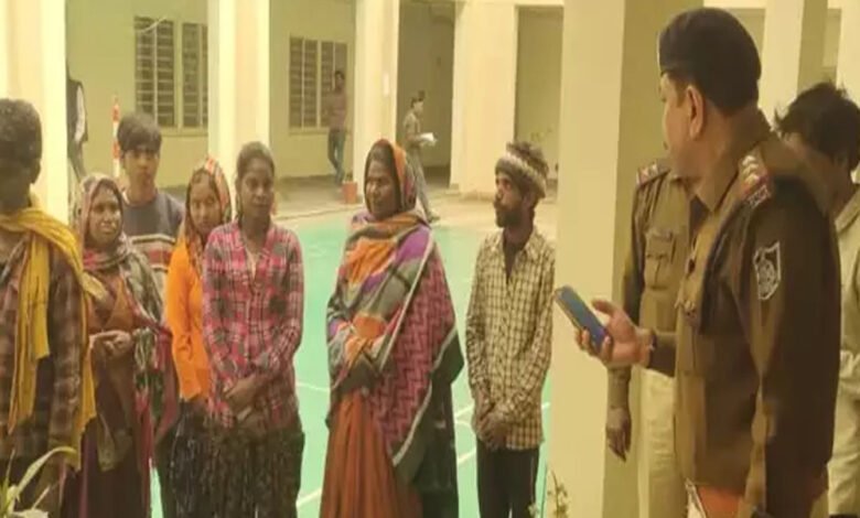 कर्नाटक में बंधक बने मजदूरों में 12 की वापसी, ठेकेदार को भेजा जेल , लौटकर आए लोगों ने जो बताया... 1 KSHITITECH 6A 35 KSHITITECH