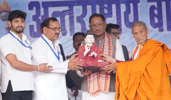 डोंगरगढ़ के प्रज्ञागिरी में 32वां अंतर्राष्ट्रीय बौद्ध सम्मेलन आयोजित 1 KSHITITECH 7A 10 KSHITITECH
