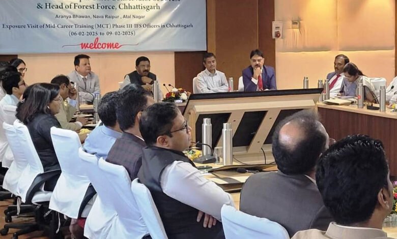 रायपुर : छत्तीसगढ़ में वन प्रबंधन की सर्वश्रेष्ठ प्रक्रियाओं का अध्ययन करने पहुंचा आईएफएस अधिकारियों का दल 1 KSHITITECH 8A 17 KSHITITECH