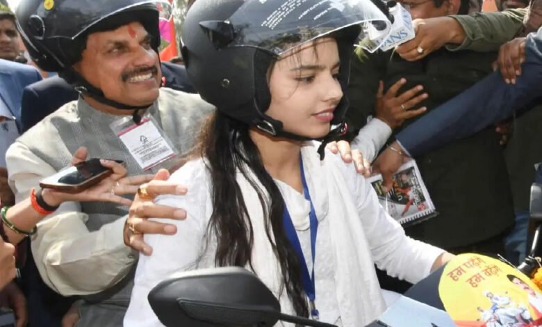 मुख्यमंत्री मोहन यादव ने साफ कर दिया मेधावी छात्र-छात्राओं को मिलने वाली स्कूटी के लिए कोई टेंडर नहीं होगा 1 KSHITITECH 8A 58 KSHITITECH