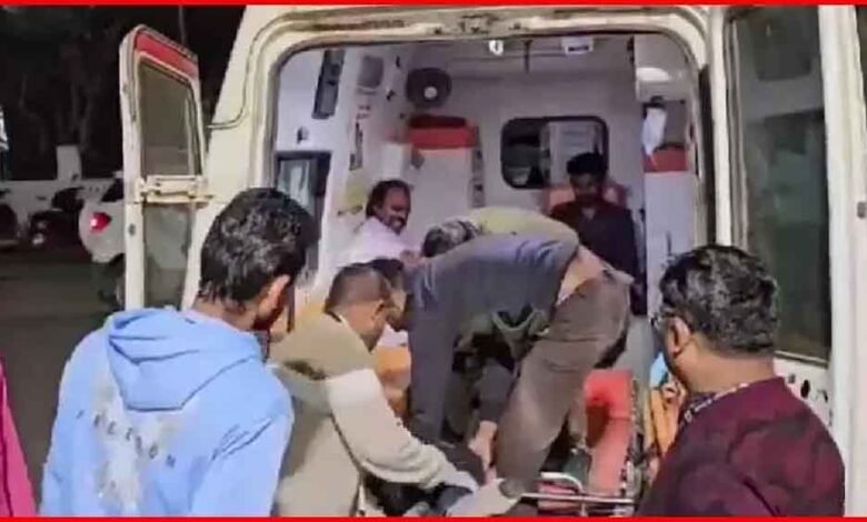 रीवा में स्नान कर लौट रहे श्रद्धालुओं का वाहन ट्राले से टकराया, तीन लोगों की मौत, सात लोग घायल 1 KSHITITECH accident 8 KSHITITECH
