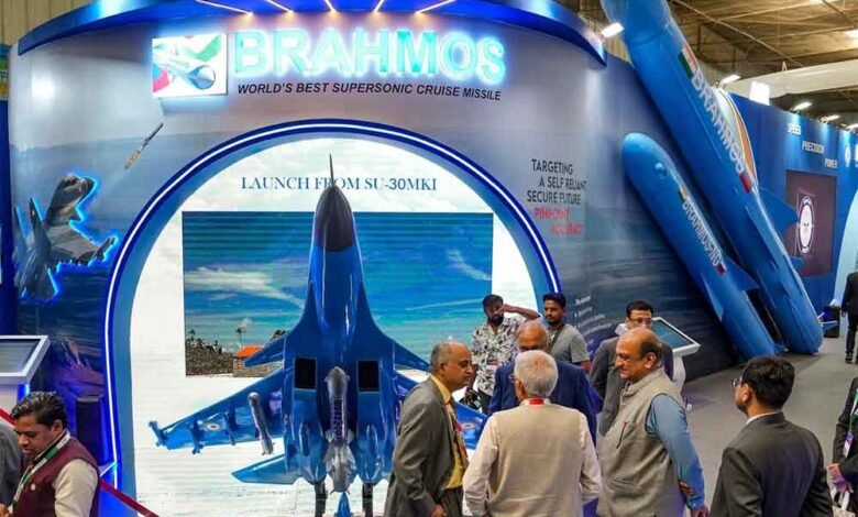 भारत की बनाई ब्रह्मोस मिसाइल के फैन दुनिया, 4 और देश बन सकते हैं खरीदार 1 KSHITITECH bramhmoash KSHITITECH