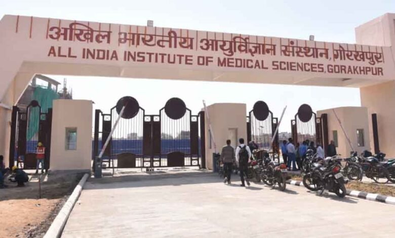 एम्स गोरखपुर ने किया अविश्वसनीय काम, नई तकनीक से नाक के रास्ते बिना मुंह खोले सांस की नली में ट्यूब डाली गई 1 KSHITITECH gorakhpur1 KSHITITECH