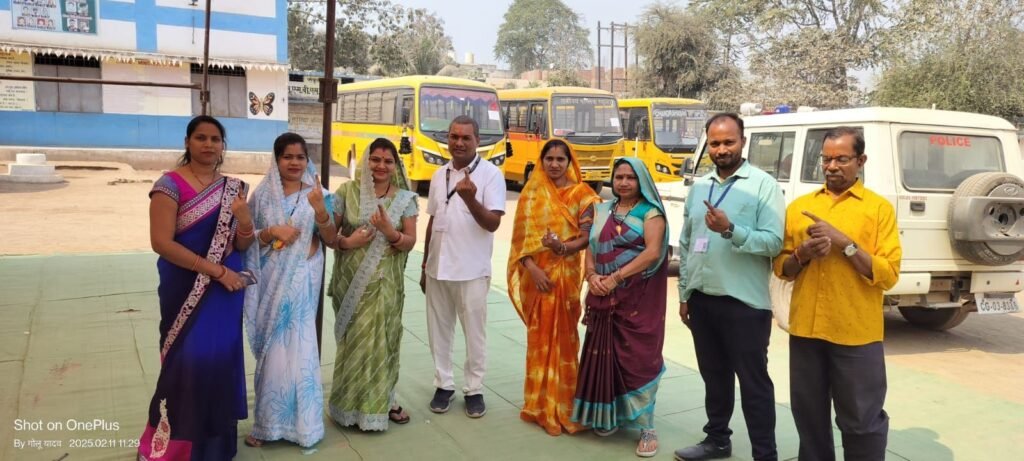 नगर सरकार की जनादेश ईवीएम में कैद.. 15 को होगा किस्मत का खुलासाचंद्रपुर के सभी केंद्रों में सुबह से लगी रही कतार, पसंदीदा नेता चुनने मतदाताओं ने की वोटिंग 11 KSHITITECH img 20250212 wa00044995237384666208241 KSHITITECH