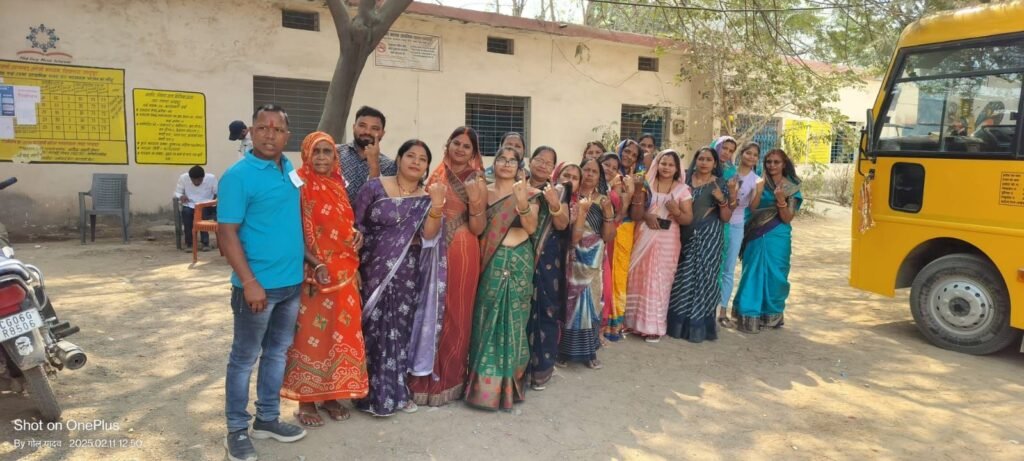 नगर सरकार की जनादेश ईवीएम में कैद.. 15 को होगा किस्मत का खुलासाचंद्रपुर के सभी केंद्रों में सुबह से लगी रही कतार, पसंदीदा नेता चुनने मतदाताओं ने की वोटिंग 10 KSHITITECH img 20250212 wa00053097489511187251856 KSHITITECH