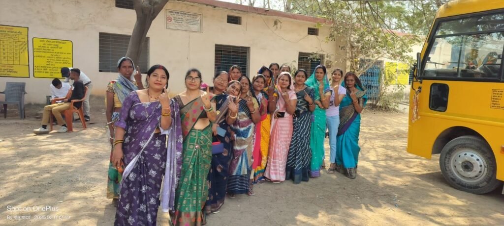 नगर सरकार की जनादेश ईवीएम में कैद.. 15 को होगा किस्मत का खुलासाचंद्रपुर के सभी केंद्रों में सुबह से लगी रही कतार, पसंदीदा नेता चुनने मतदाताओं ने की वोटिंग 8 KSHITITECH img 20250212 wa00082885412224259469661 KSHITITECH