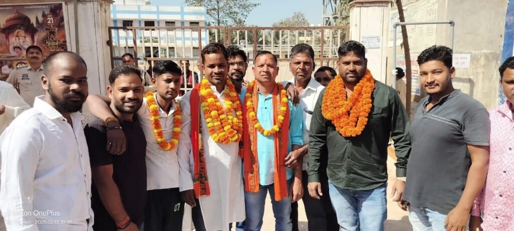 चंद्रपुर के ओपी जीते.. एक बार फिर बीजेपी के सिर पर बंधा जीत का सेहराभाजपा के अध्यक्ष प्रत्याशी ओमप्रकाश देवांगन ने निर्दलीय देवराज को पछाड़ाकांग्रेस रही तीसरे नंबर पर 6 KSHITITECH img 20250215 wa00268997457049044296388 KSHITITECH