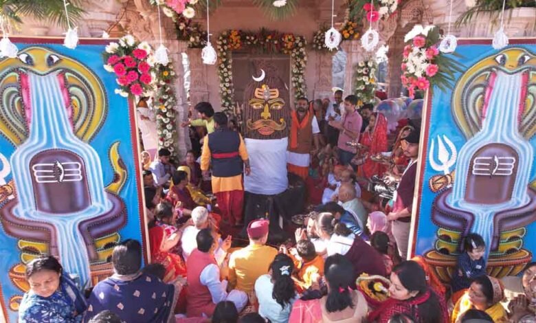 महाशिवरात्रि पर कुबेरेश्वरधाम में सात दिवसीय रुद्राक्ष महोत्सव आरंभ, व्यापक प्रशासनिक इंतजाम, श्रद्धालुओं की संख्या घटी 1 KSHITITECH kubre KSHITITECH