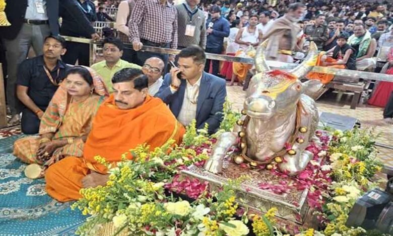 मुख्यमंत्री डॉ. यादव ने महाशिवरात्रि पर सपत्नीक भगवान महाकाल की पूजा कर अभिषेक किया 1 KSHITITECH mohan 17 KSHITITECH
