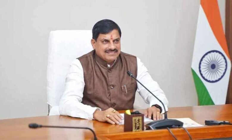 मुख्यमंत्री डॉ. यादव ने नेतृत्व विकास और स्वैच्छिक संगठनों का संसार पुस्तिकाओं का किया विमोचन 1 KSHITITECH mohan4 KSHITITECH
