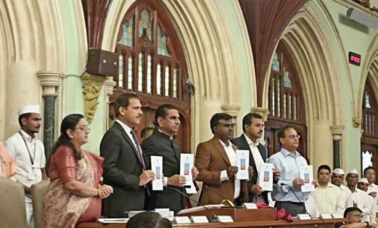 सबसे अमीर निकाय बृहन्मुंबई ने अब तक का सबसे बड़ा बजट पेश किया, जो कि 74427 करोड़ का है 1 KSHITITECH mumbai1 KSHITITECH