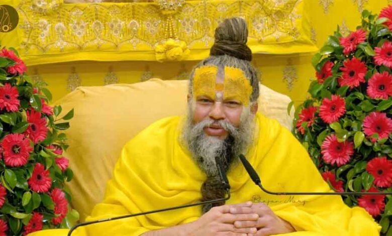 वृंदावन के संत प्रेमानंद महाराज रोज तड़के अपने भक्तों को दर्शन देते थे, अब हुए बंद, राधे केलि कुंज के रास्ते पर नहीं निकलेंगे 1 KSHITITECH premanand1 KSHITITECH