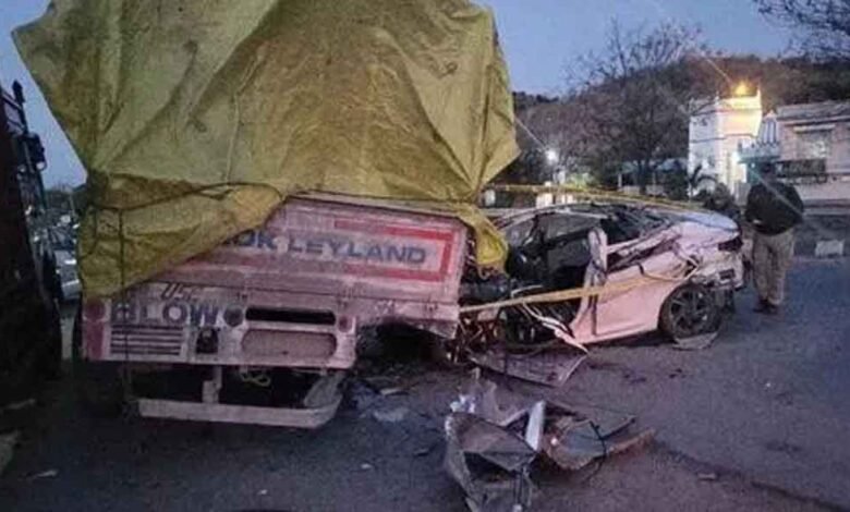 पंचकूला शिमला हाईवे पर वरना कार एक खड़े ट्रक से टकराई, चार युवकों की मौके पर मौत 1 KSHITITECH shimla1 KSHITITECH