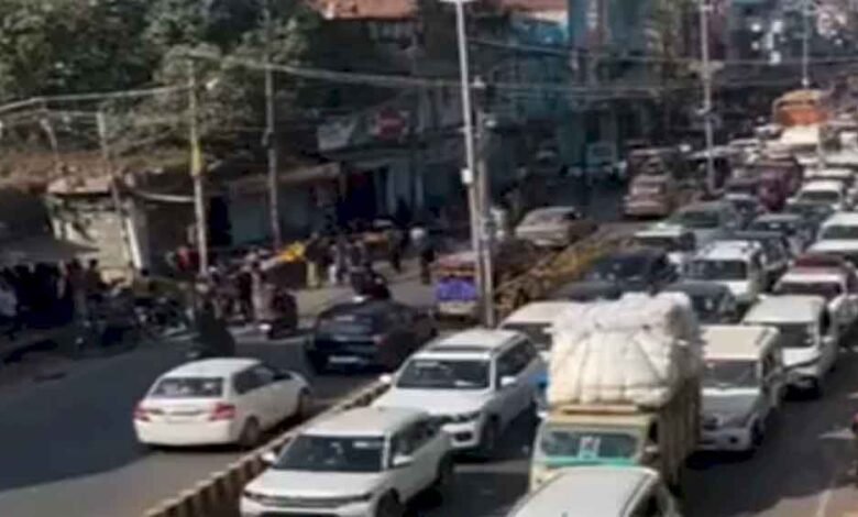 महाकुंभ को लेकर एक बार फिर उत्तर प्रदेश वह मध्य प्रदेश के सीमा चाकघाट पर वाहनों की आवाजाही पर रोक लगाई 1 KSHITITECH vahan1 KSHITITECH