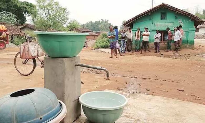 छत्तीसगढ़ के चुंचुना गांव को आजादी के बाद पहली बार मिला पीने का साफ पानी, नक्सलियों से है बुरी तरह प्रभावित 1 KSHITITECH water1 KSHITITECH