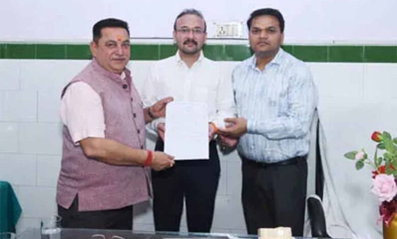 सरकारी अस्पताल में 2 घंटे फ्री सेवा देंगे डॉ. ईश्वर पैगिया 1 KSHITITECH 1 1204 KSHITITECH