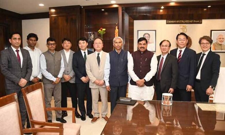 मुख्यमंत्री से साउथ कोरिया के ईसीडीएस ग्रुप के सदस्यों ने मंत्रालय में की भेंट 1 KSHITITECH 1 158 KSHITITECH