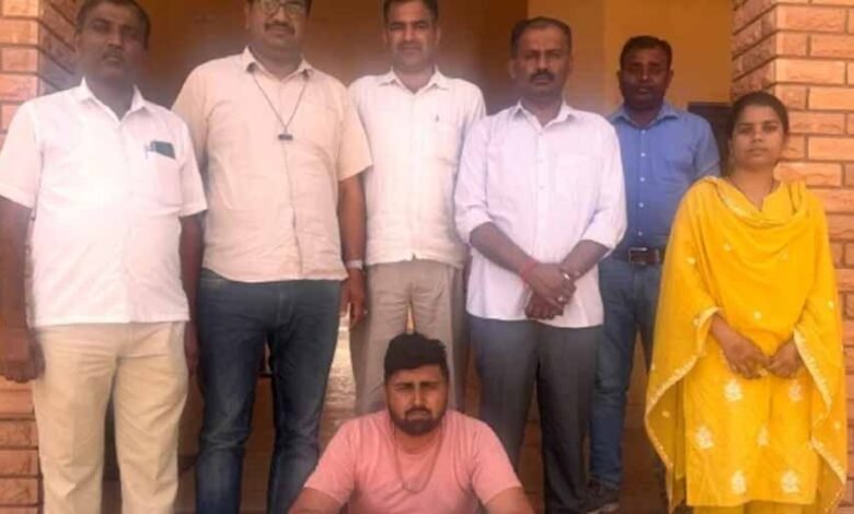 जैसलमेर में रिश्वत लेते ACB ने रंगे हाथों पकड़ा गया आरोपी 1 KSHITITECH 1 17 KSHITITECH