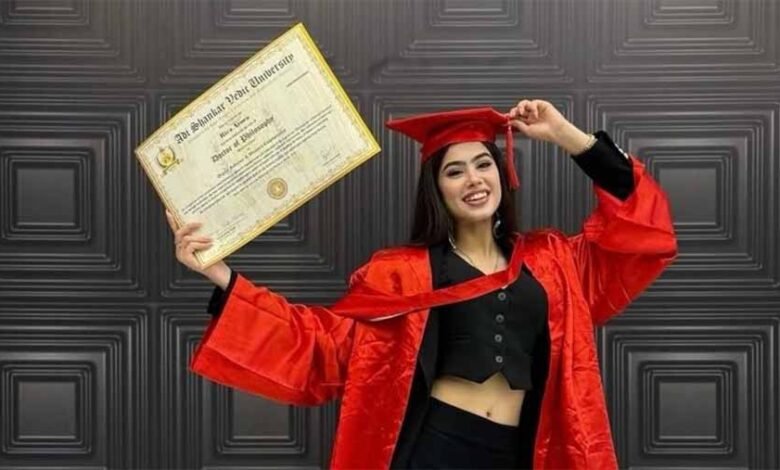 रीवा अरोड़ा ने डिजिटल इन्फ्लुएंस एंड वुमन एम्पावरमेंट में कर ली PHD 1 KSHITITECH 1 349 KSHITITECH