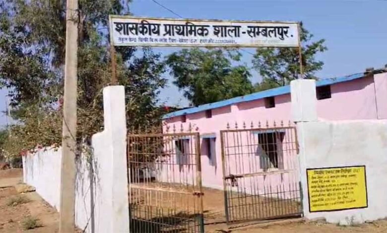 बच्चों के भविष्य के साथ खिलवाड़ : प्रधान पाठक जब भी आते हैं नशे में रहते हैं, जानकर भी अंजान बने जिम्मेदार 1 KSHITITECH 1 5 KSHITITECH