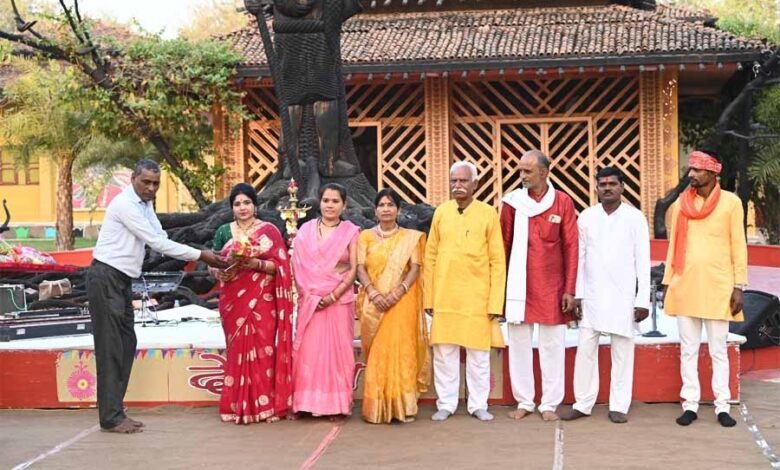 देशज समारोह में बुंदेलखंड की लोक कला की जीवंत प्रस्तुति, खजुराहो में हुआ रंगारंग आयोजन 1 KSHITITECH 1 50 KSHITITECH