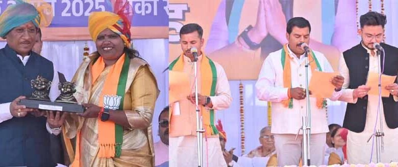नगर पालिक निगम अंबिकापुर के नवनिर्वाचित महापौर एवं पार्षदों का भव्य शपथ ग्रहण समारोह संपन्न 1 KSHITITECH 1 74 KSHITITECH