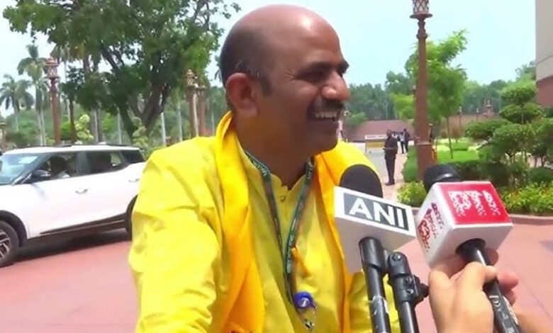 सांसद ने लोगों से आबादी बढ़ाने की अपील, यदि कोई महिला तीसरा बच्चा पैदा करती है तो 50 हजार रुपये 1 KSHITITECH 10A 99 KSHITITECH