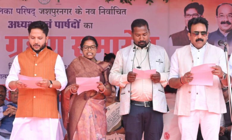 मुख्यमंत्री विष्णुदेव साय ने दी शुभकामनाएँ, कहा - नगर के समग्र विकास के लिए सभी पार्षद समर्पित भाव से करें कार्य 1 KSHITITECH 17A 8 KSHITITECH