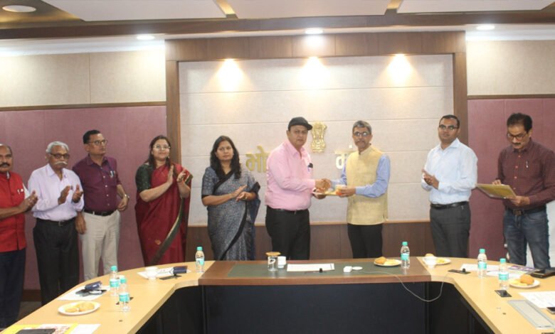 सेवानिवृत्त 21 रेल कर्मियों को दी गई भावभीनी विदाई 1 Console Corptech Pradakshina Consulting Pvt Ltd 1A 103 Console Corptech Pradakshina Consulting Pvt Ltd