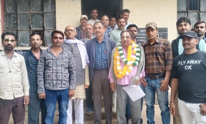सेवानिवृत्त होने पर दी भावभीनी विदाई 1 KSHITITECH 1A 31 KSHITITECH