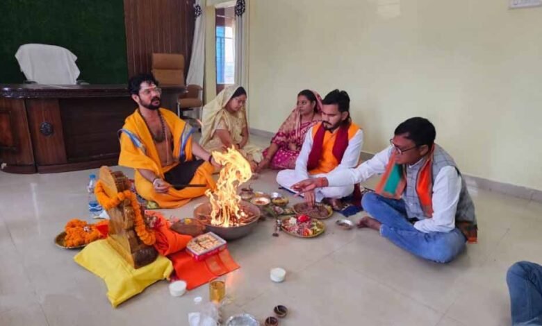हवन पूजन और गौ मूत्र से शुद्धिकरण कर गौरी शंकर कश्यप ने चेंबर किया प्रवेश 1 Console Corptech Pradakshina Consulting Pvt Ltd 2 276 Console Corptech Pradakshina Consulting Pvt Ltd