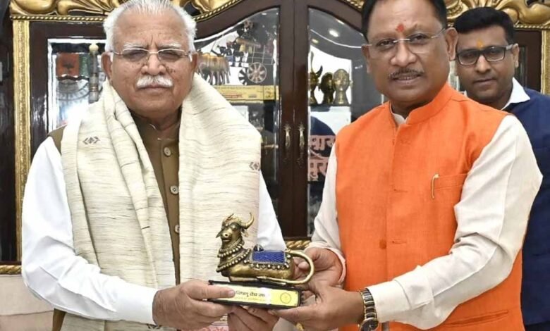 आज मुख्यमंत्री साय से केन्द्रीय आवास और शहरी विकास मंत्री खट्टर ने की सौजन्य भेंट 1 KSHITITECH 2 500 KSHITITECH