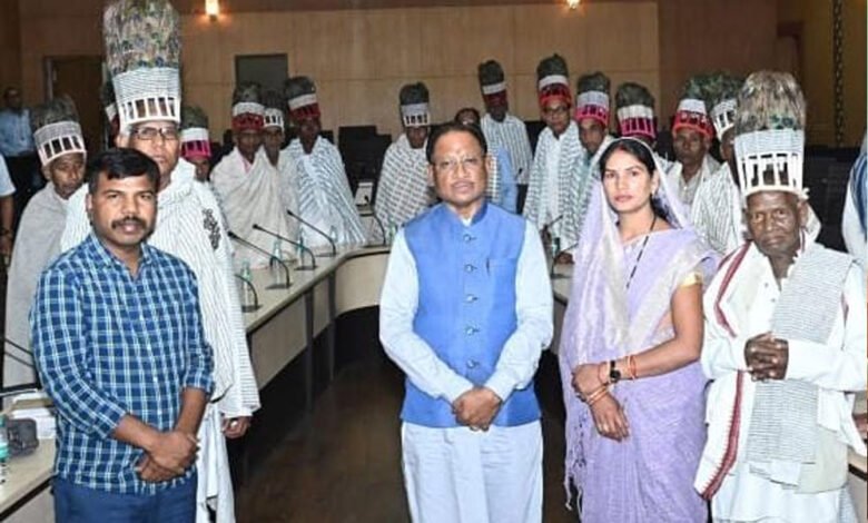 रायपुर : मुख्यमंत्री विष्णुदेव साय से अखिल भारतीय रामनामी महासभा के प्रतिनिधियों ने की सौजन्य भेंट 1 KSHITITECH 21A 12 KSHITITECH