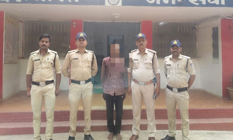 भालूमाड़ा पुलिस टीम द्वारा एनडीपीएस एक्ट के 3 साल से फरार आरोपी की गिरफ्तारी के संबंध में 1 KSHITITECH 21A 32 1 KSHITITECH